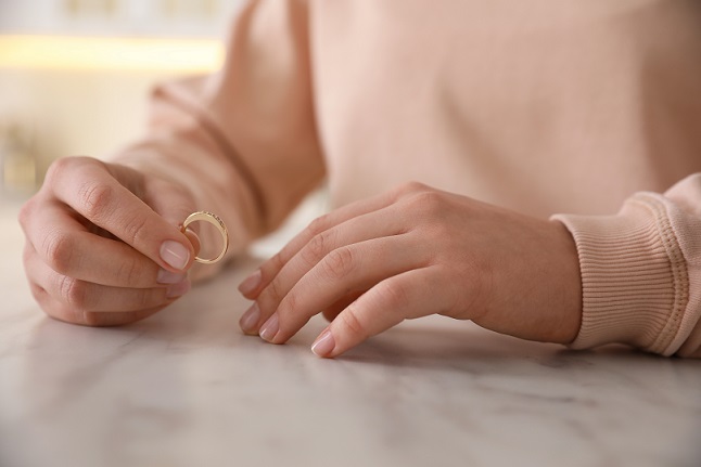 Cómo saber mi talla de anillo: Guía fácil en casa + Tabla - Foto 1