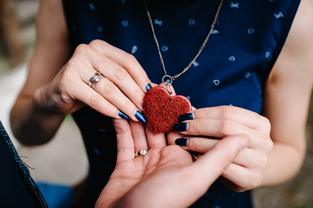 Regalos en San Valentín mujer: joyas que enamoran al instante